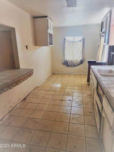 715 Alta Vista Rd, Phoenix, AZ 85042-4335