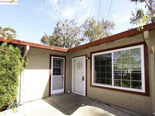 201 Trident Dr, West Pittsburg CA  94565-3525 exterior