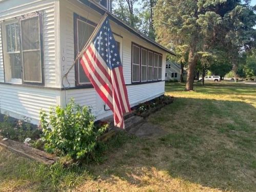 107 West Ave, Ubet, WI 54009-9001