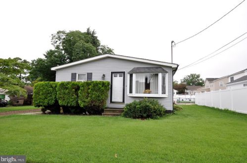 827 3rd St, Florence, NJ 08518-2205