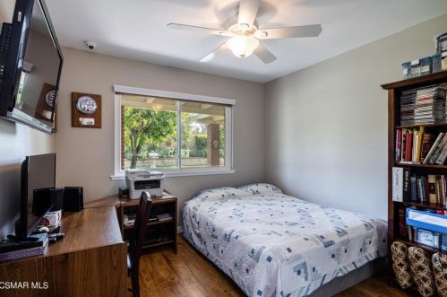 676 Weaver St, Simi Valley CA  93065-4315 exterior