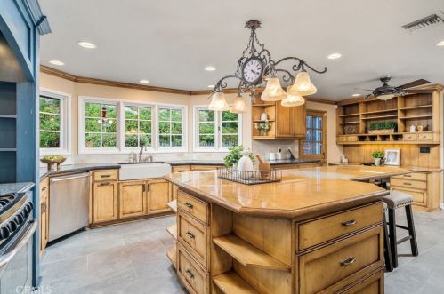 1022 Oak Canyon Ln, Glendora CA  91741-2256 exterior