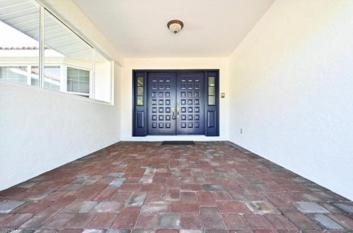 3550 Crayton Rd, Naples FL  34103-3515 exterior