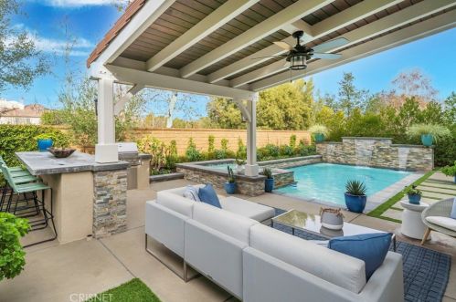 26173 Lone Rock Ct, Santa Clarita CA  91381-0647 exterior