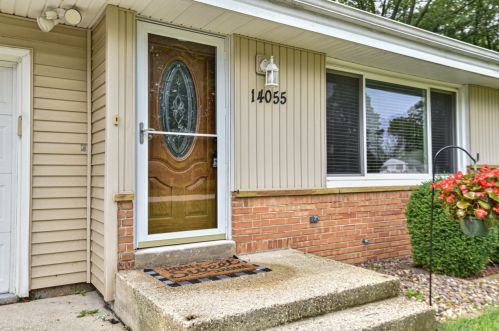 14055 Armour Ave, Waukesha, WI 53151-6801