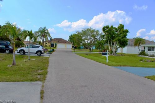 3752 2nd Ave, Cape Coral FL  33904-4807 exterior