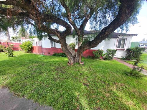 271 Fitzpatrick Rd, Oakland, CA 94603-1051