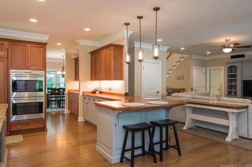 18 Heron Pond Rd, Essex CT  06426-1466 exterior