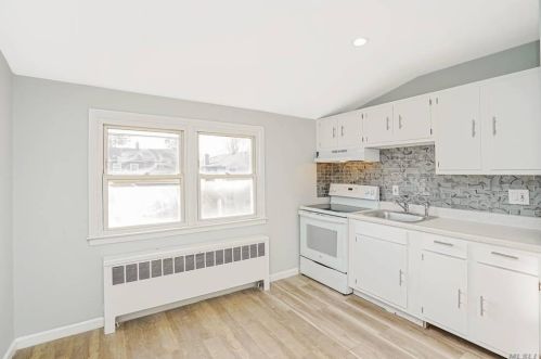 17 Caldwell St, Huntington Station NY 11746-1859 exterior