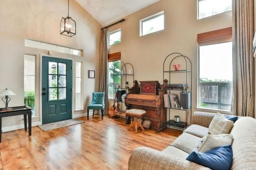 1456 Sapphire Dr, Carlsbad CA 92011-1200 exterior