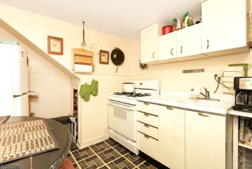 233 3 Ave, Manville NJ  08835-1314 exterior