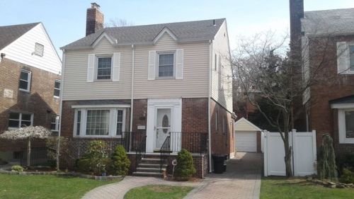 18514 80th Rd, Jamaica, NY 11432-5807