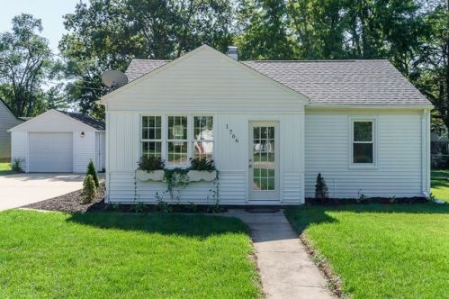 1766 Gilbert Dr, Waterloo IA  50707-2072 exterior