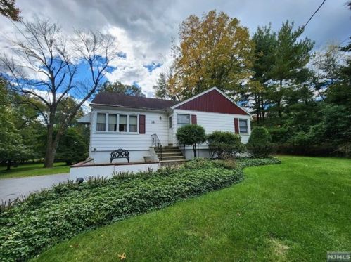 181 Crescent Ave, Mahwah, NJ 07430-1570