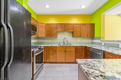 22 Autumn Ridge Rd, Greystone Park NJ  07950-1194 exterior