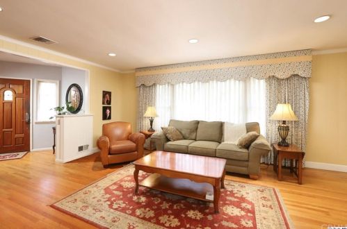 2700 El Caminito, Glendale CA 91214-2934 exterior