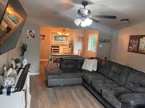 257 6th St, Connellsville PA  15425-2528 exterior