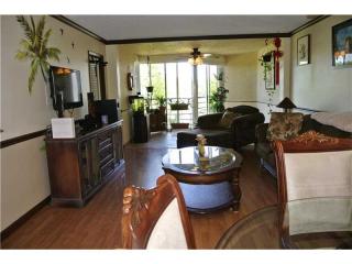 1811 Sabal Palm Dr, Hollywood, FL