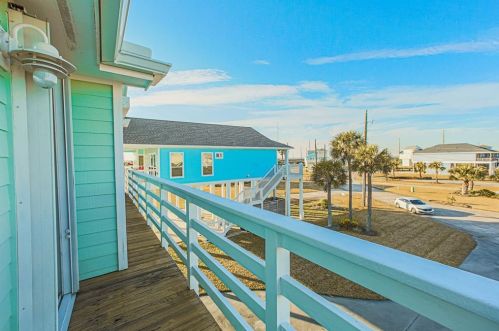 25314 Intrepid Ln, Galveston TX  77554-6612 exterior