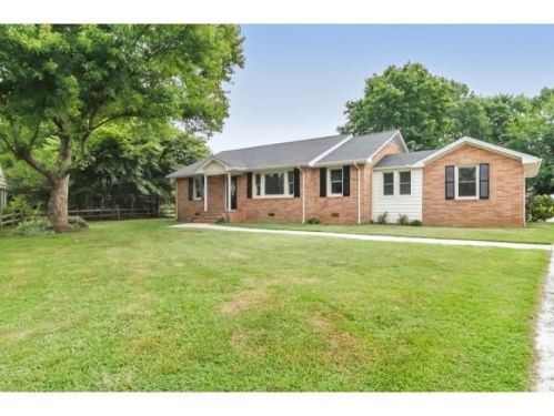 1710 Pinecrest St, Burlington, NC 27215-5637