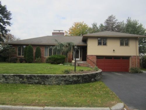 40 Great View Ave, Providence, RI 02904-3111