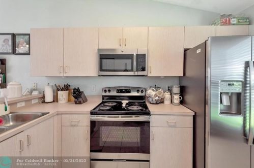 3017 179 Ave, Hollywood FL  33029-3054 exterior