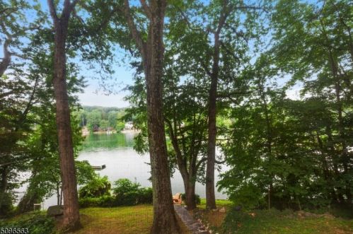 165 Cupsaw Dr, Skyline Lakes NJ  07456-2303 exterior