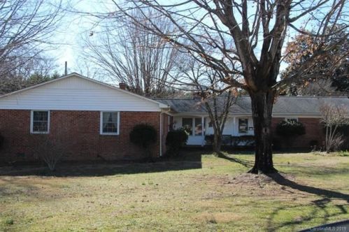 112 Meadowview Dr, Statesville, NC 28625-8912