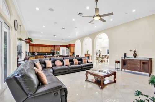 10026 Mattock Ave, Downey CA  90240-3529 exterior