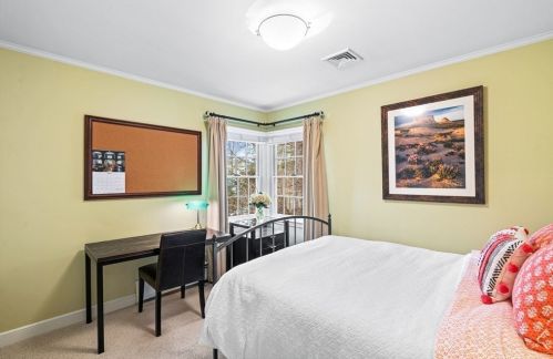 2 Standish Ln, Winchester MA 01890-4043 exterior