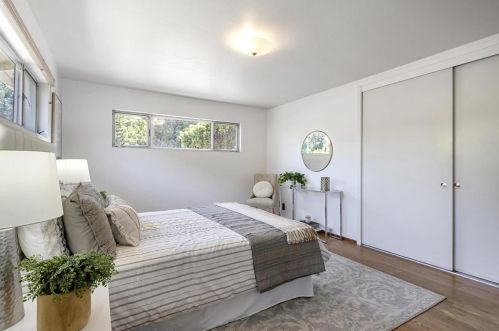 1438 Miramonte Ave, Los Altos CA 94024-5640 exterior