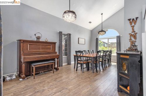 957 Stonegate Cir, Oakley, CA 94561-3061