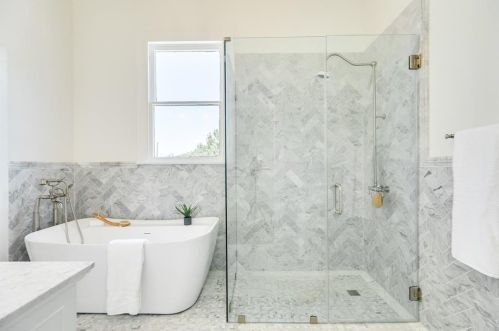 1804 37 St, Galveston TX 77550-6726 exterior