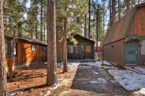 926 Barker Blvd, Big Bear City CA  92314-9568 exterior