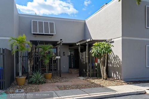 11218 16th Ct, Hollywood, FL 33026-2620