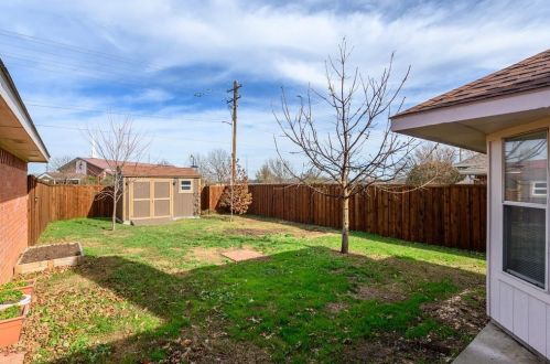 113 Mdw Ln, Denton TX  76207-7409 exterior