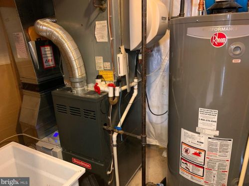 6766 Sycamore Park Dr, Haymarket VA  20169-2995 exterior