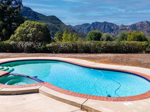 30060 Triunfo Dr, Calabasas, CA 91301-3027