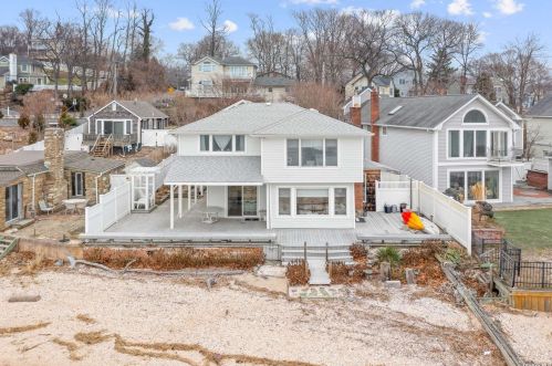 11 Argyle Dr, Northport, NY 11768-1002