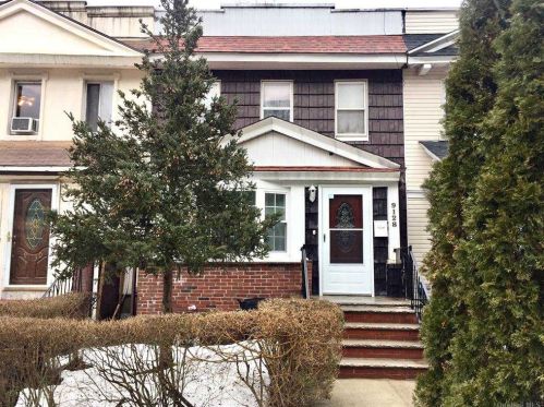 9128 Park Ln, Jamaica, NY 11421-1432