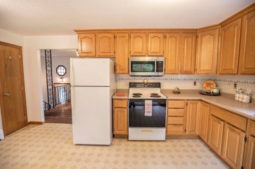 9 Mulberry Rd, Salem NH  03079-3801 exterior