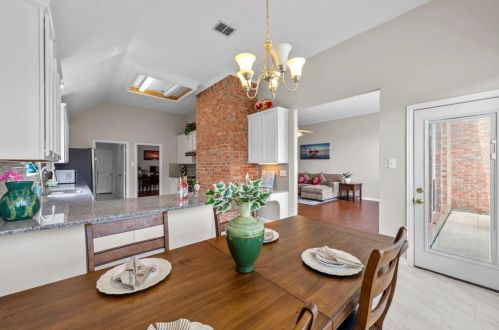 1912 Tree Line Rd, Lewisville TX  75028-8225 exterior