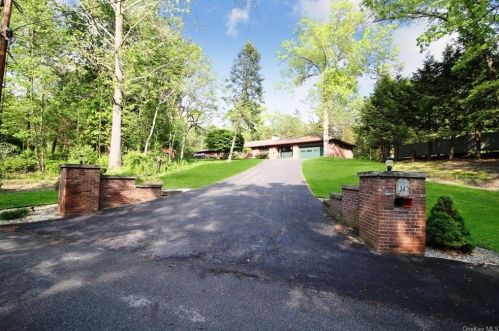 32 Alexander Blvd, Poughkeepsie, NY 12603-5804