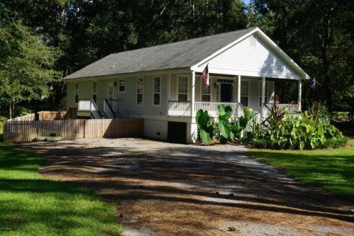 69 James F Byrnes St, Beaufort, SC 29907-1940