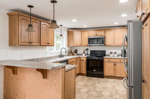 225 Raymond Rd, Deerfield NH  03037-1506 exterior