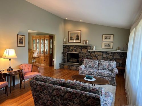 115 Shepard Dr, Manchester, CT 06042-2248
