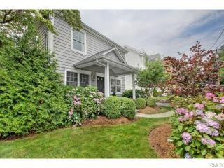 135 Woodrow Ave, Southport, CT 06890-1121