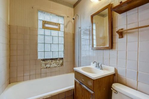 1454 89, Milwaukee WI 53222-4604 exterior