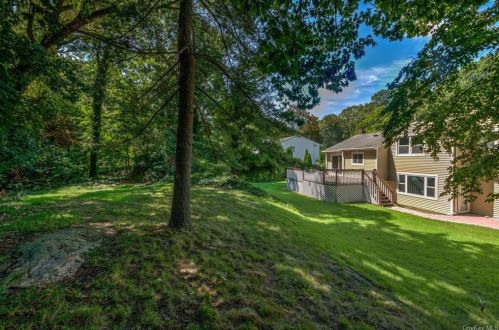 73 Rolling Way, New Rochelle NY  10804-2405 exterior