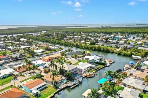 3706 Ruby Ave, Saint James City, FL 33956-2209